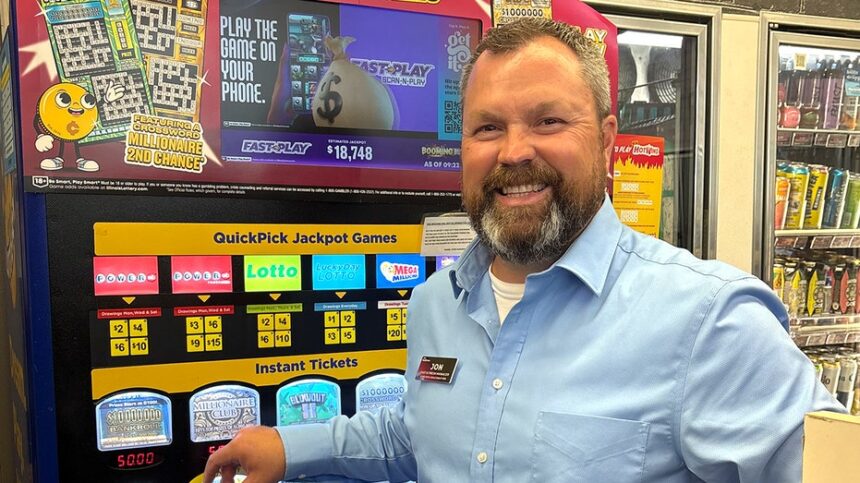 Small town buzzing over identity of its $1B Powerball winner: Like a murder mystery