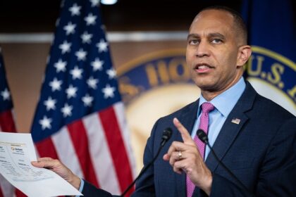 House Dems overwhelmingly reject anti-socialism resolution after 2 moderates defy Jeffries