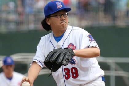 Old men and the seams: Two moguls take their cuts at the knuckleball